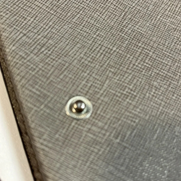 MICHAEL KORS BIFOLD SNAP WALLET/ WRISTLET in GUC - Picture 13 of 16